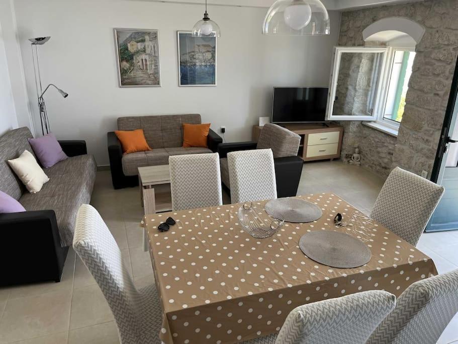 Holiday Home Aria 포드고라 외부 사진